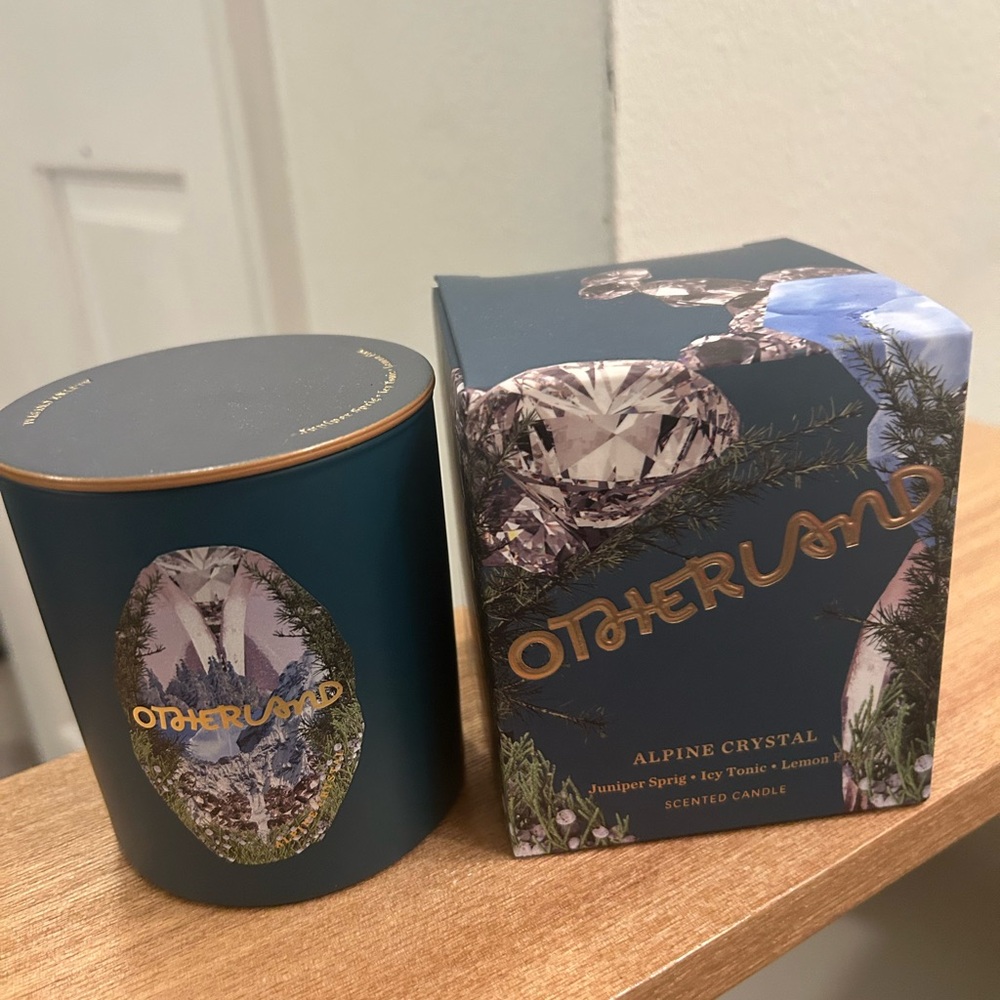 Alpine Crystal Scented Candle - new in box